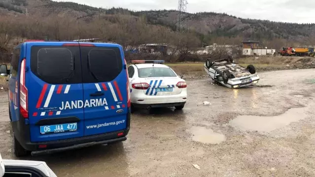 Başkent'te kontrolden çıkan araç takla attı: 2 yaralı