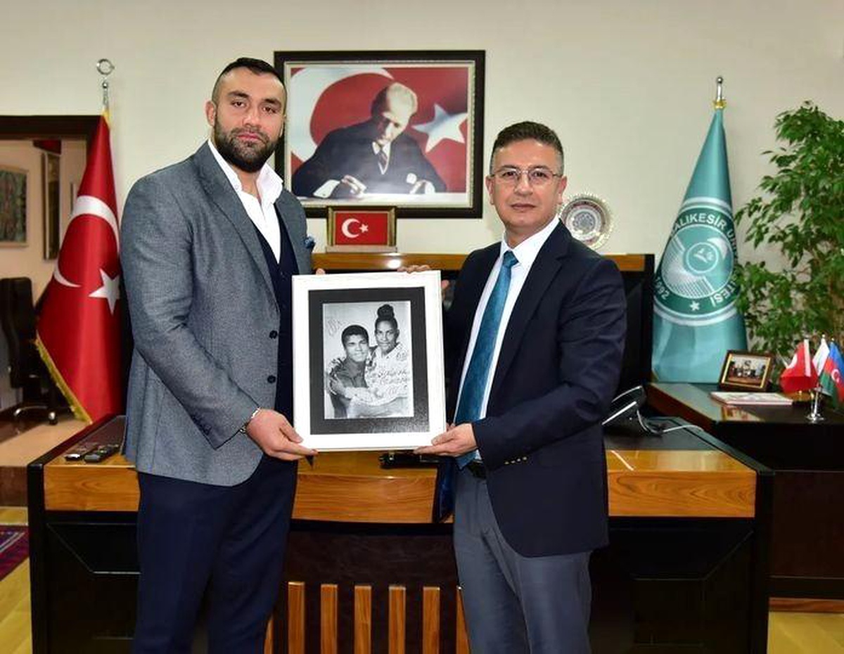 BAÜN\'lü Şampiyon Boksörden, Rektör Kuş\'a teşekkür ziyareti