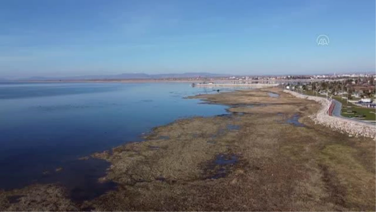 Beyşehir Gölü\'nde kuraklıkla oluşan adacıklar, kış yağışlarıyla su altında kaldı