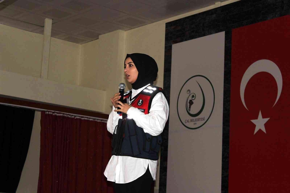 Çal\'da \'En İyi Narkotik Polisi: Anne\' projesi tanıtıldı