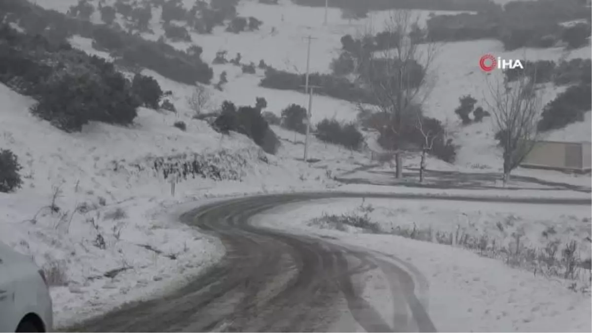Çanakkale'de etkili olan kar yağışı sürücülere zor anlar yaşattı