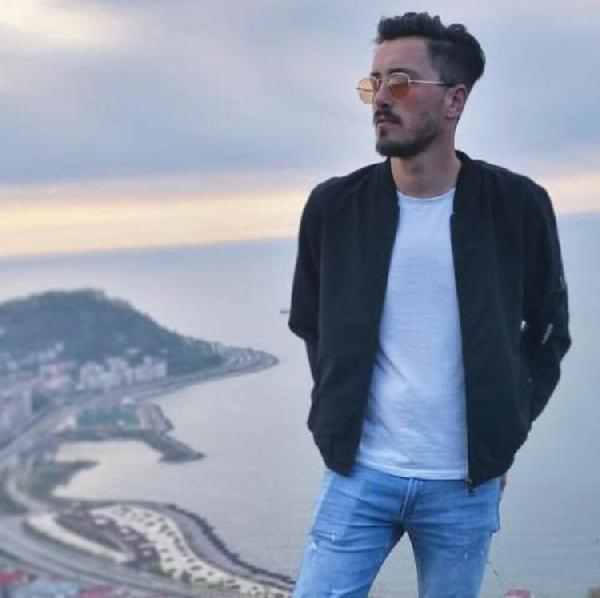 Eski fabrikanın çatısı çökünce, 15 metreden düşüp öldü