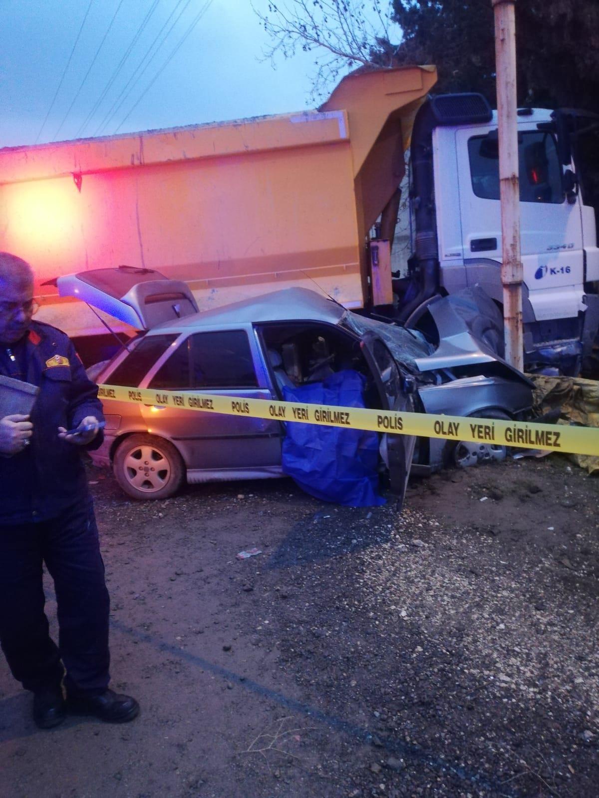 Son dakika... Gaziantep\'te kamyonla otomobilin çarpıştığı kazada bir kişi öldü