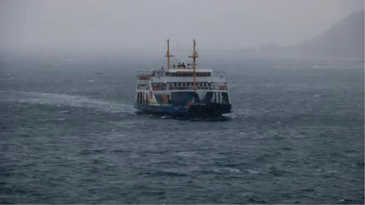 Gökçeada ve Bozcaada'ya feribot seferleri bugün de yapılamıyor