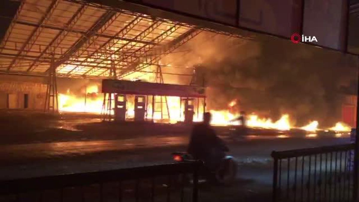 Son dakika... İdlib'de akaryakıt istasyonunda patlama: 2 ölü, 7 yaralı