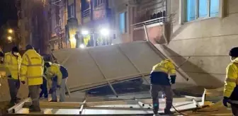 Kırklareli'de fırtına çatıları uçurup, ağaçları devirdi; eğitim- öğretime 1 gün ara