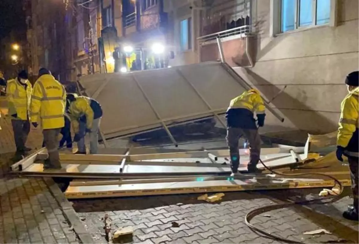 Kırklareli'de fırtına çatıları uçurup, ağaçları devirdi; eğitim- öğretime 1 gün ara