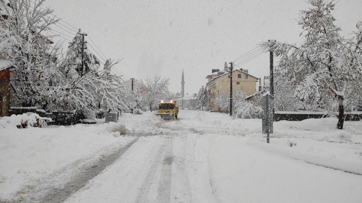 Konya-Antalya kara yolunda ulaşım güçlükle sağlanıyor