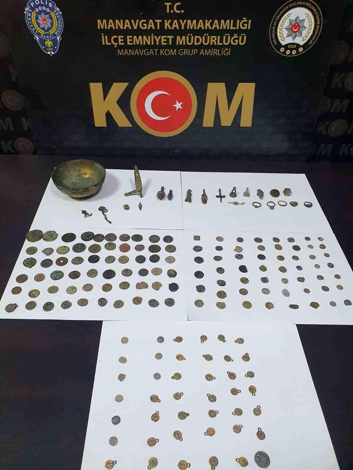 Manavgat\'ta tarihi eser kaçakçılığı yapan 2 şüpheli yakalandı