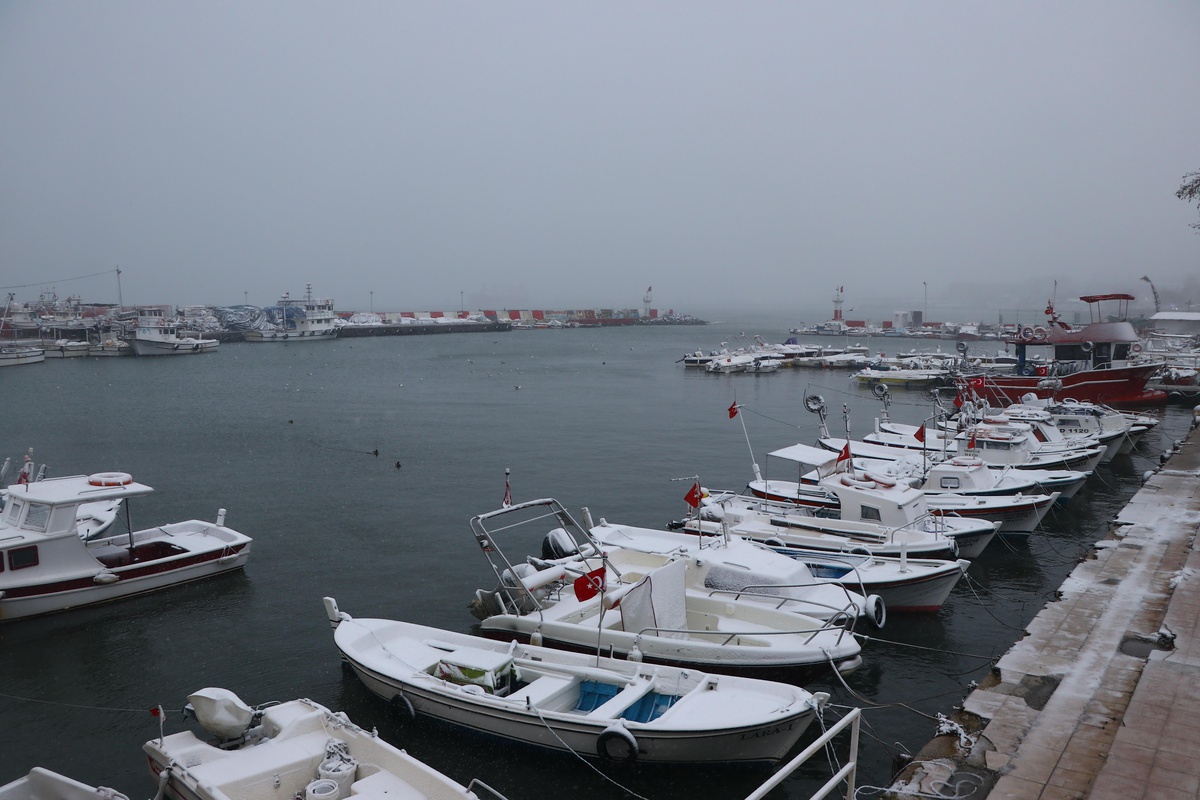 Marmara Denizi\'nde poyraz etkisini sürdürüyor