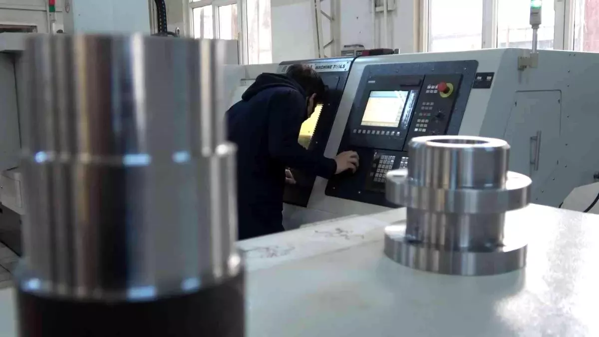 Meslek lisesi öğrencileri üretiyor, 27 ülkeye ihraç ediliyor