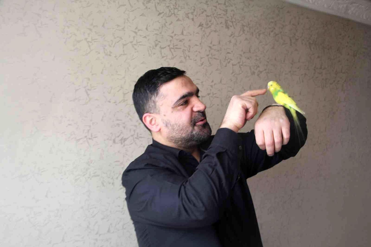 Muhabbet kuşunun Cumhurbaşkanı Erdoğan aşkı