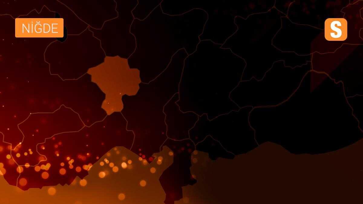 Son dakika: Niğde\'de midibüs ile çarpışan hafif ticari araçtaki 1 kişi öldü, 1 kişi yaralandı