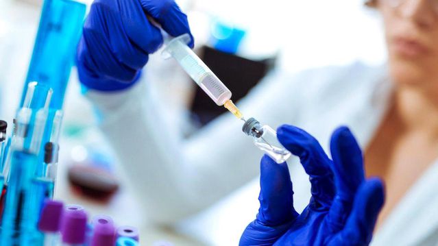 Omicron: İngiltere en kötüsünü atlattı mı?