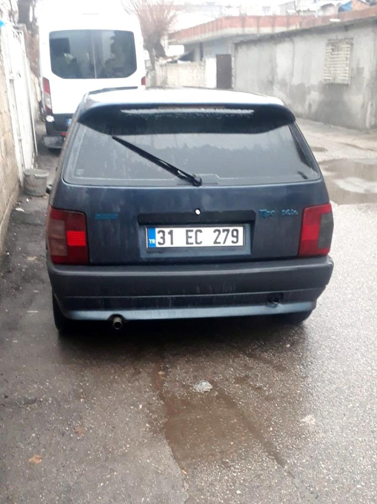 Park halindeki araç soyuldu