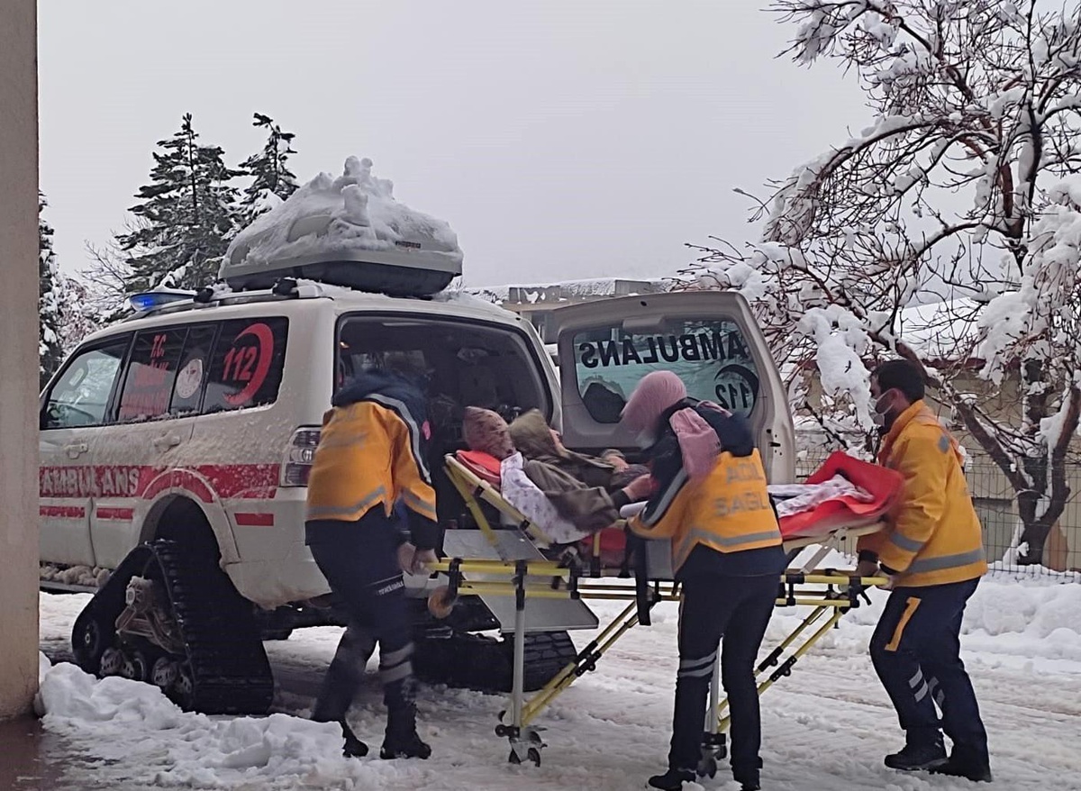Son dakika: Seydişehir\'de paletli ambulanslar acil hastalar için göreve hazır