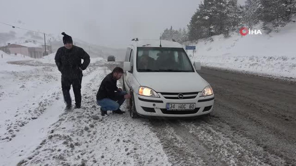 Sivas'ın yüksek kesimlerinde yoğun kar yağışı etkisini gösterdi