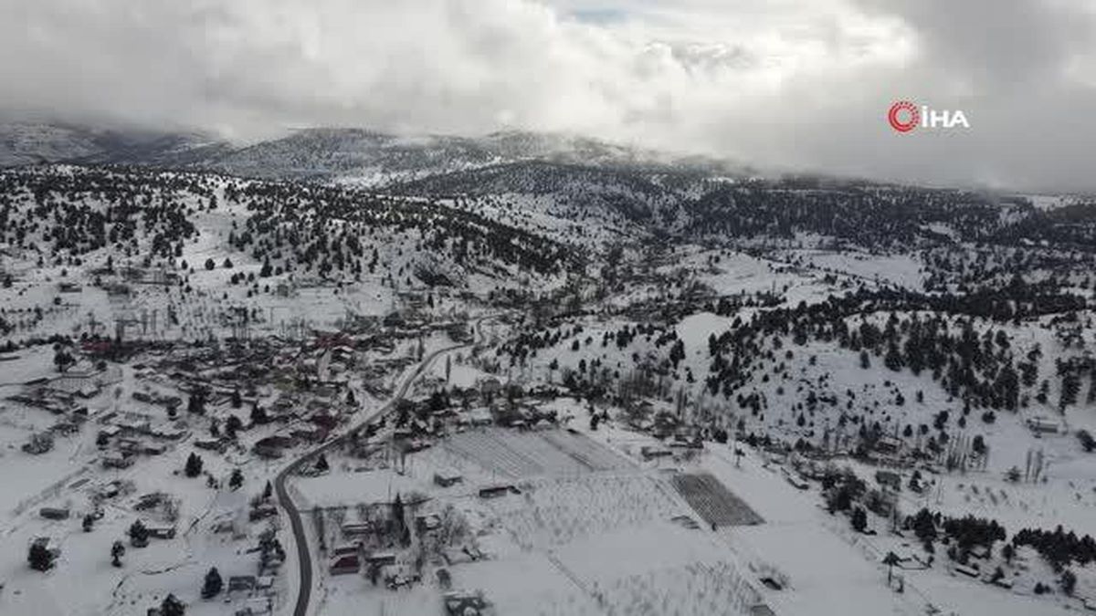 Toroslar beyaza büründü, gezmeye gelenler karın keyfini çıkardı