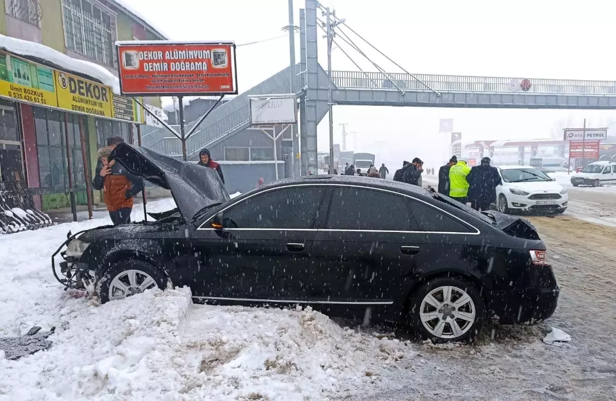 Son dakika haberleri | Ağrı\'da iki trafik kazasında 8 kişi yaralandı