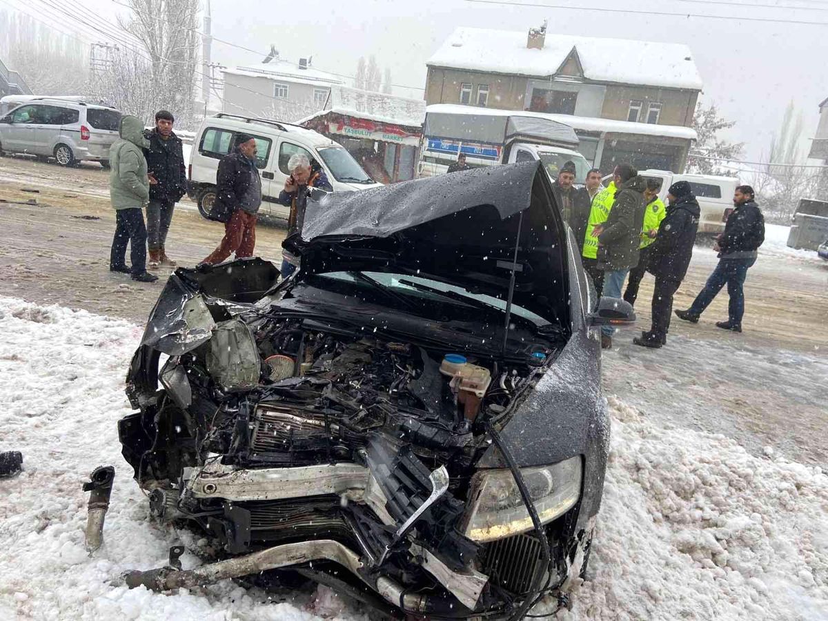 Ağrı\'da trafik kazası: 4 yaralı