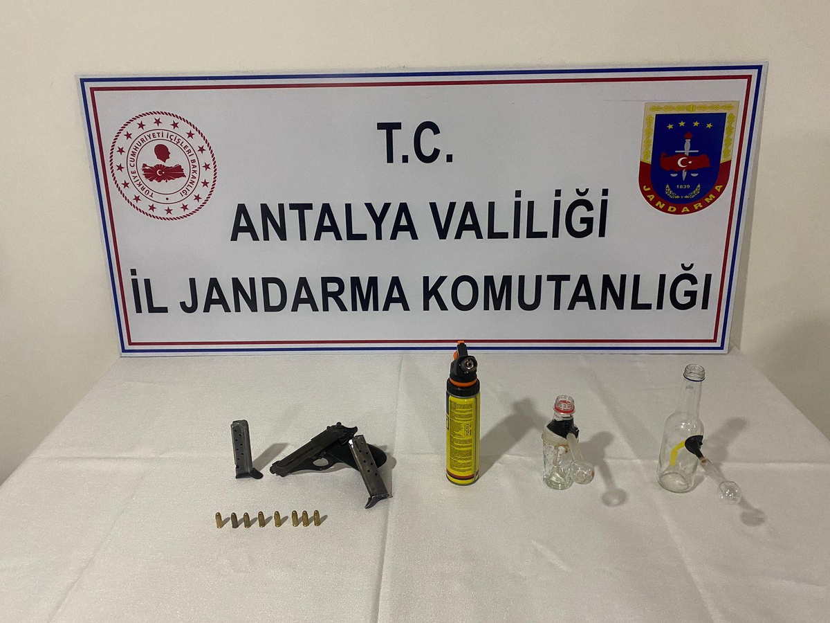 Antalya\'da uyuşturucu operasyonlarında 6 zanlı yakalandı