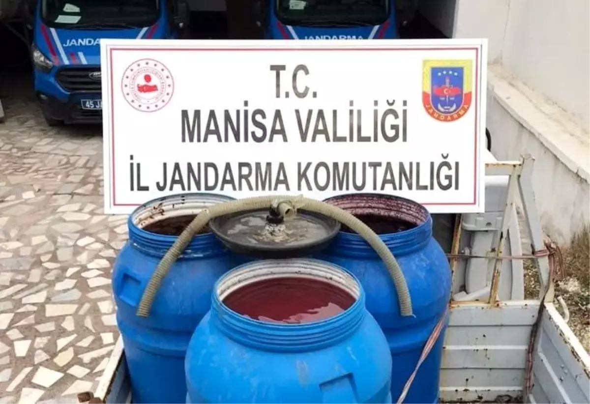 Aynı mahallede 3 adreste 500 litre kaçak şarap ele geçirildi