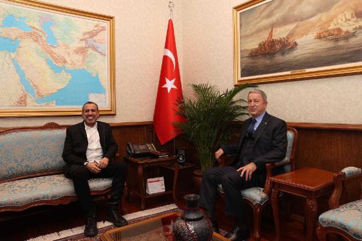 Bakan Akar, Mehmetçik Vakfı\'na 150 bin TL bağışlayan Haluk Levent\'i kabul etti