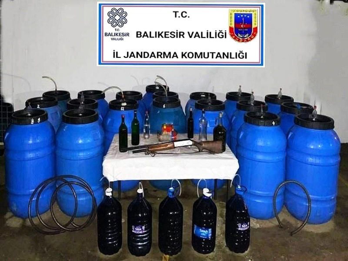 Son dakika haberi... Balıkesir\'de kaçak içki operasyonu