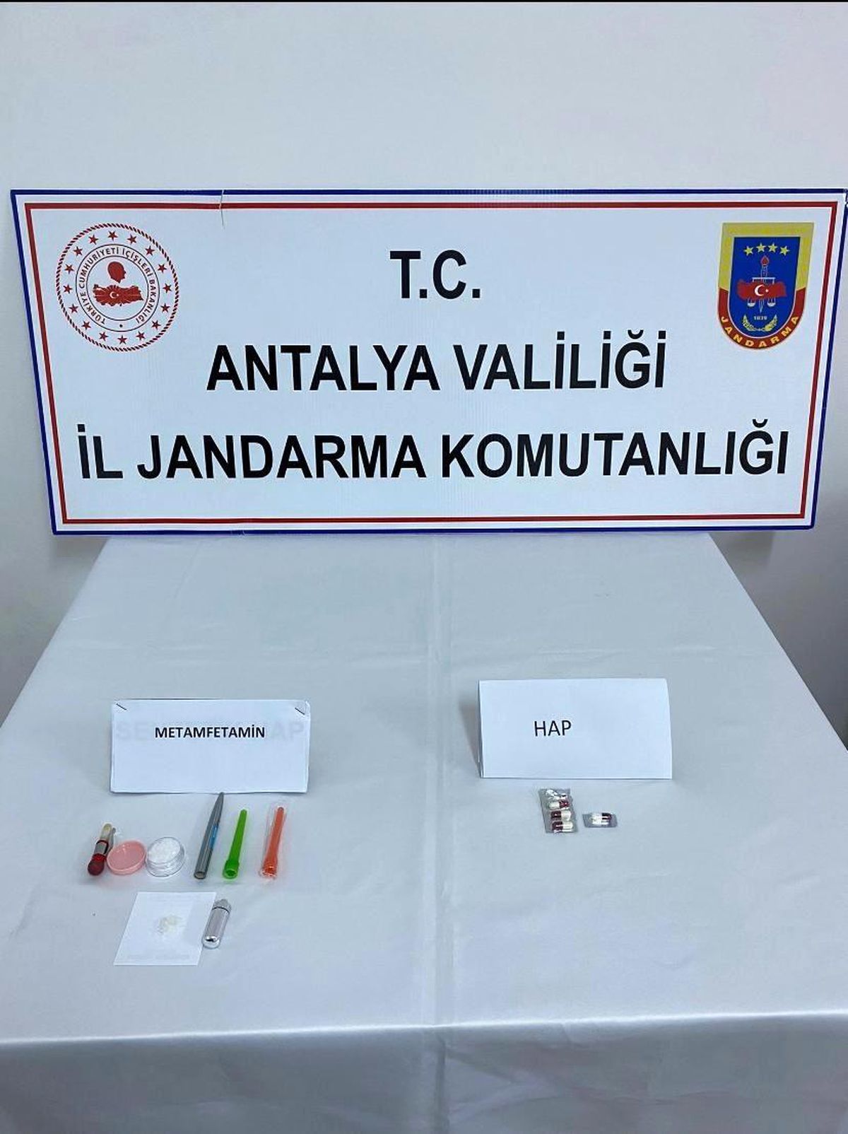 Başkasına ait kimlik numarasını veren şahsın aracında uyuşturucu ele geçirildi