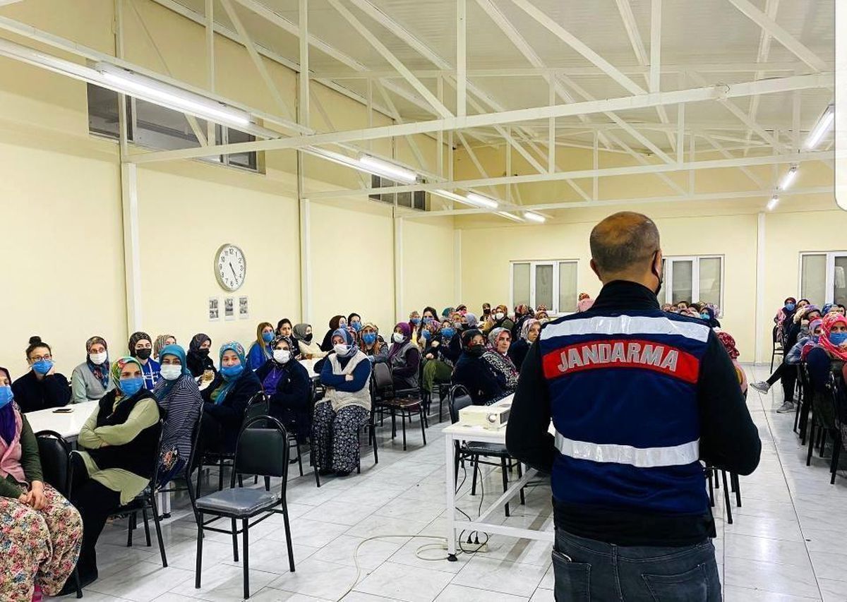 Bursa\'da 104 anneye uyuşturucuyla mücadele hakkında bilgi verildi
