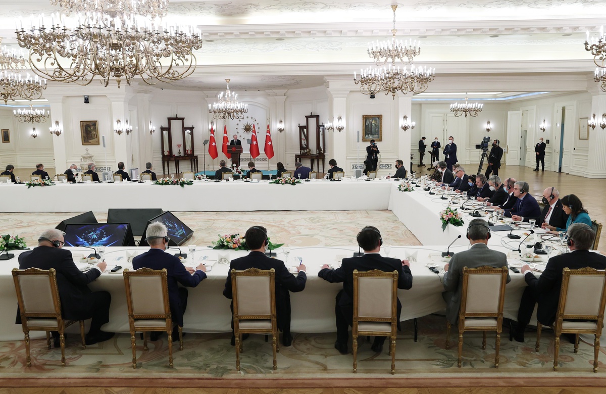 Son dakika gündem: Cumhurbaşkanı Erdoğan: "Maalesef AB, körü körüne Rum tarafının sözcülüğünü yaparken, aynı coğrafyanın ayrılmaz parçası olan Kıbrıs Türklerinin...