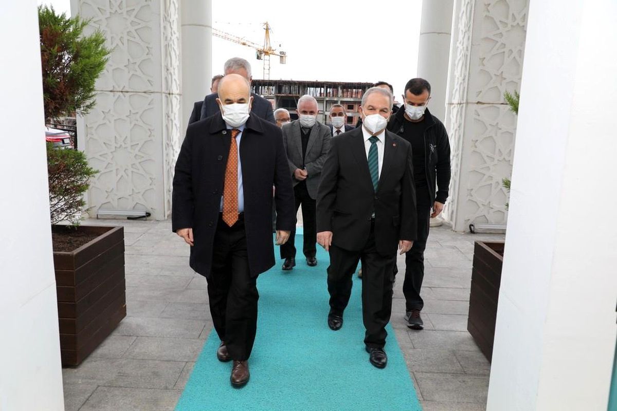 Demirtaş: 'Kimse içinde bulunduğu araca güvenmemeli'