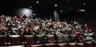 Emekli astsubaylar 'Kesişme: İyi ki Varsın Eren' filmini izledi