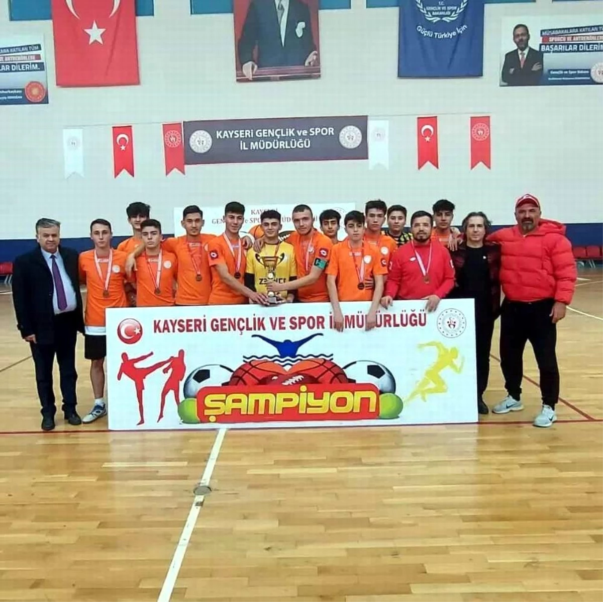 Erkekler Futsal Turnuvası\'nda Arif Molu MTAL şampiyon oldu