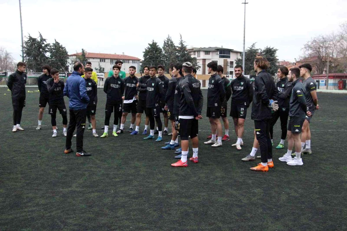 Genç Horozlar, Manisa\'ya bileniyor