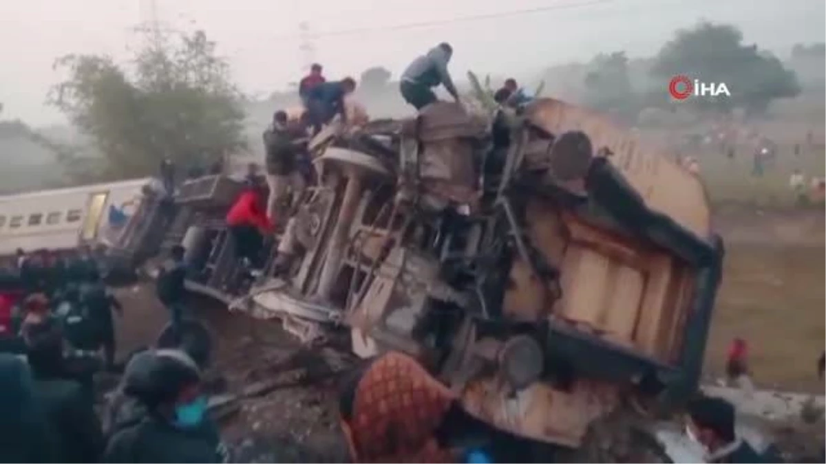 Hindistan\'da yolcu treni raydan çıktı: 3 ölü