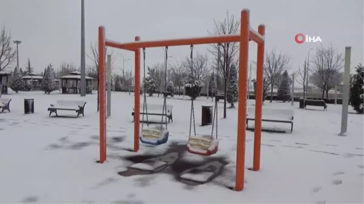 Karaman'da kar yağışı etkili oluyor