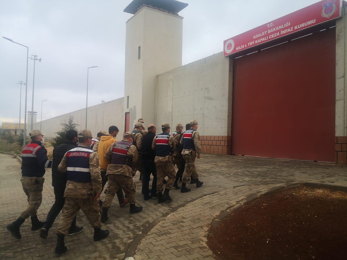 Kilis\'te, 7 düzensiz göçmenin yurda yasa dışı girişini organize eden 4 şüpheli tutuklandı