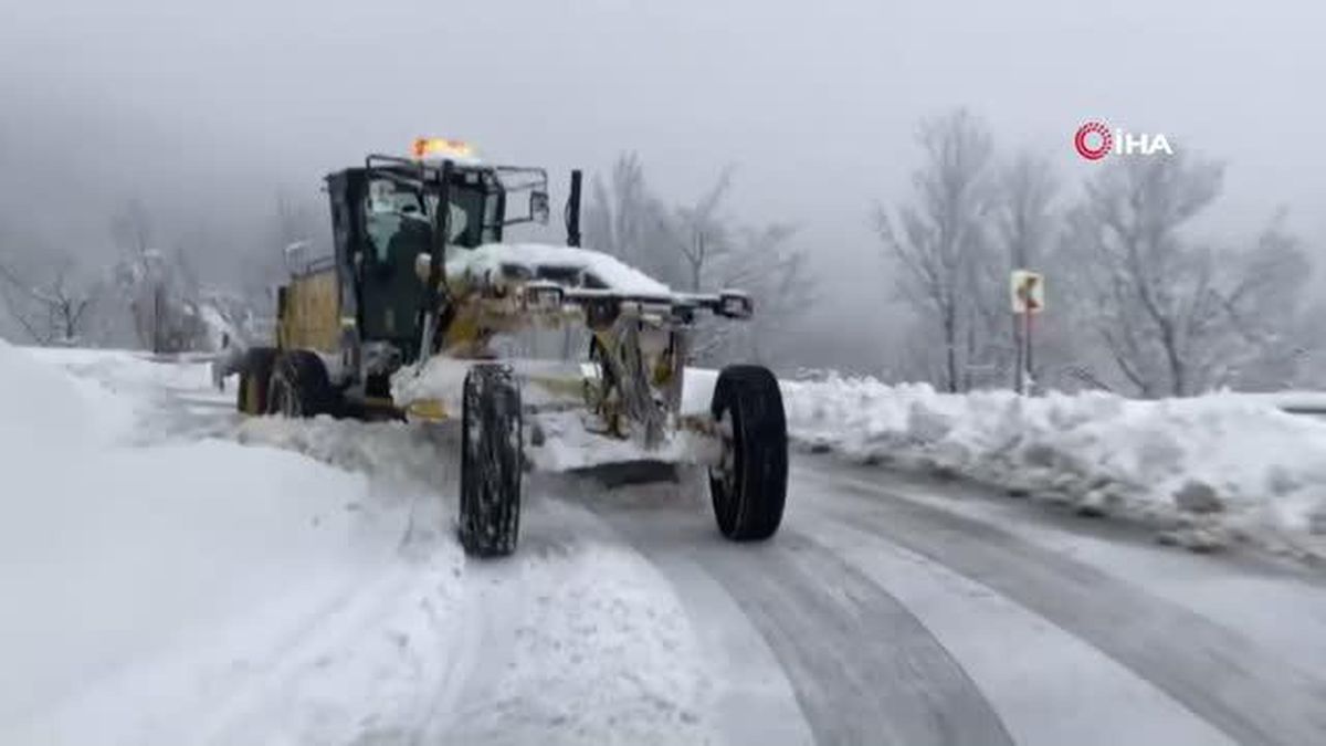 Kocaeli'de ekiplerin gece gündüz karla mücadelesi sürüyor