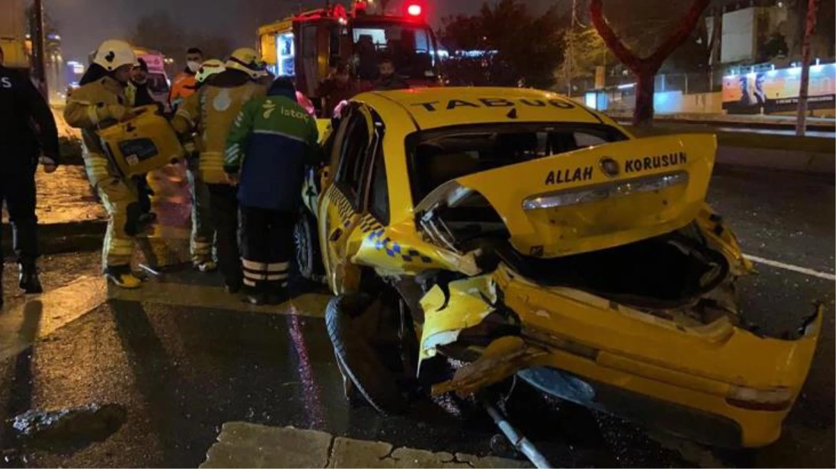 Lüks otomobilin çarptığı taksinin sürücüsü camdan fırlayarak aracının altında kaldı