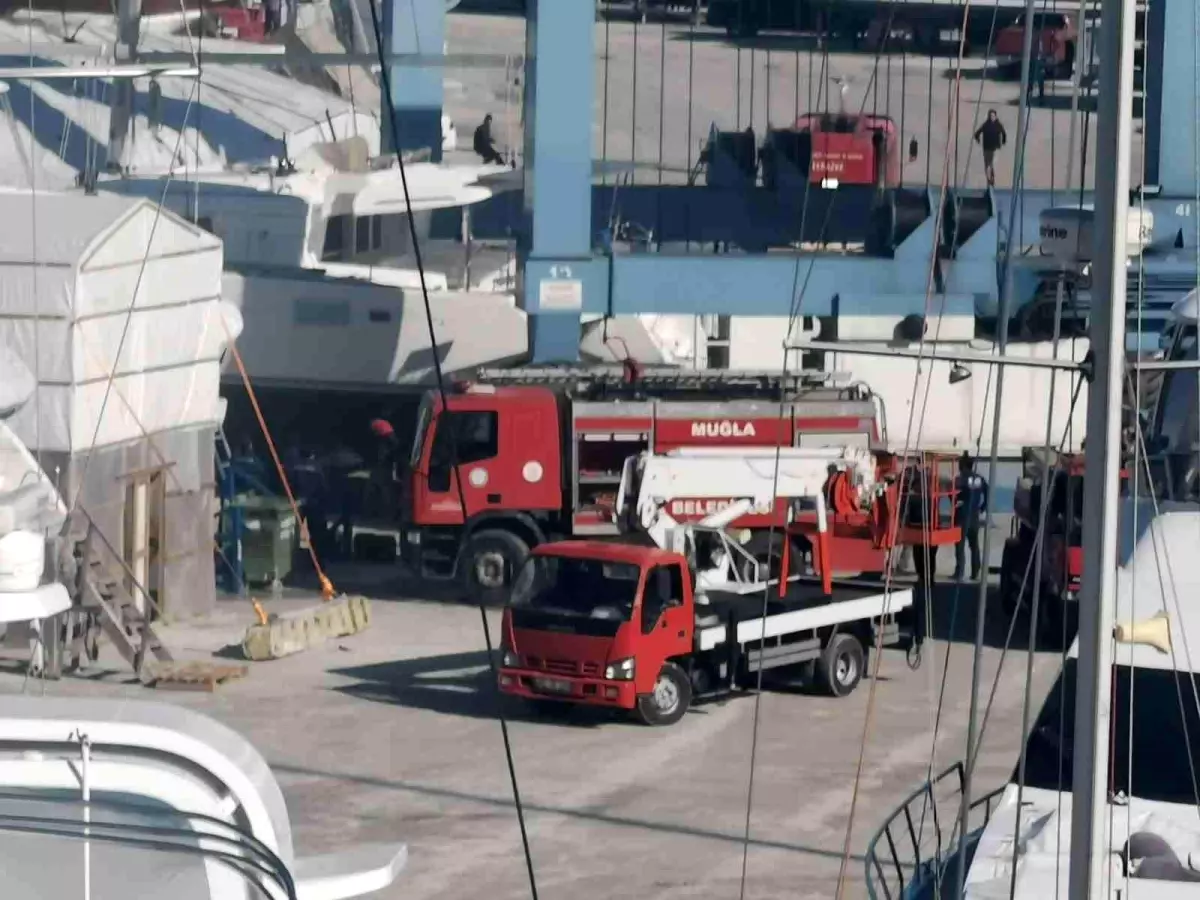 Marmaris\'te tekne yangını