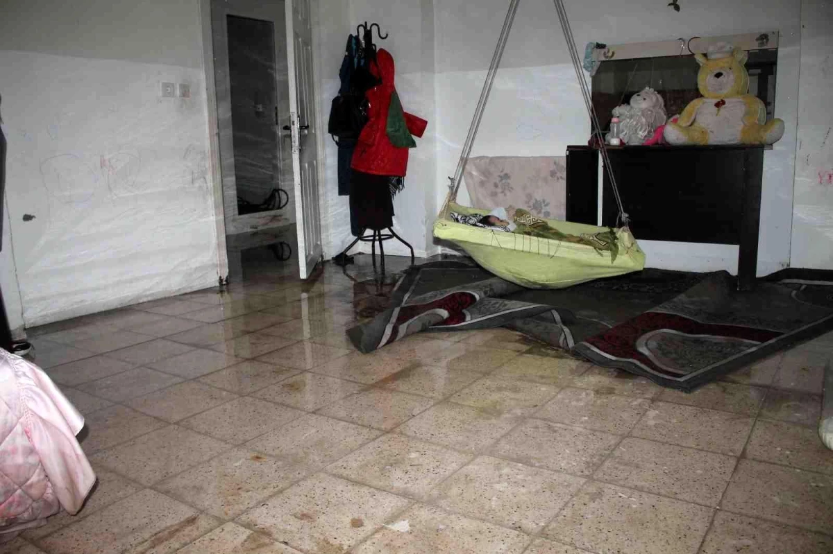 Midyat\'ta evleri su bastı, vatandaş alt yapı yetersizliğinden şikayetçi