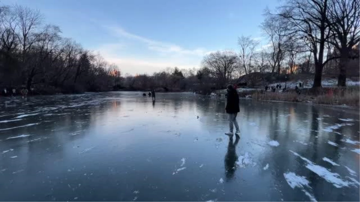 New York\'ta aşırı soğuk nedeniyle Central Park\'taki göl ondu