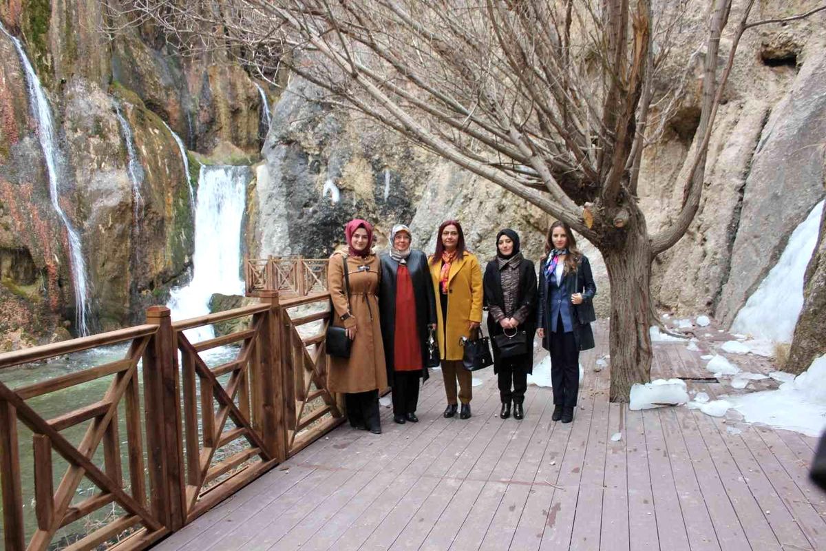 Protokol eşleri Darende'yi beğendi