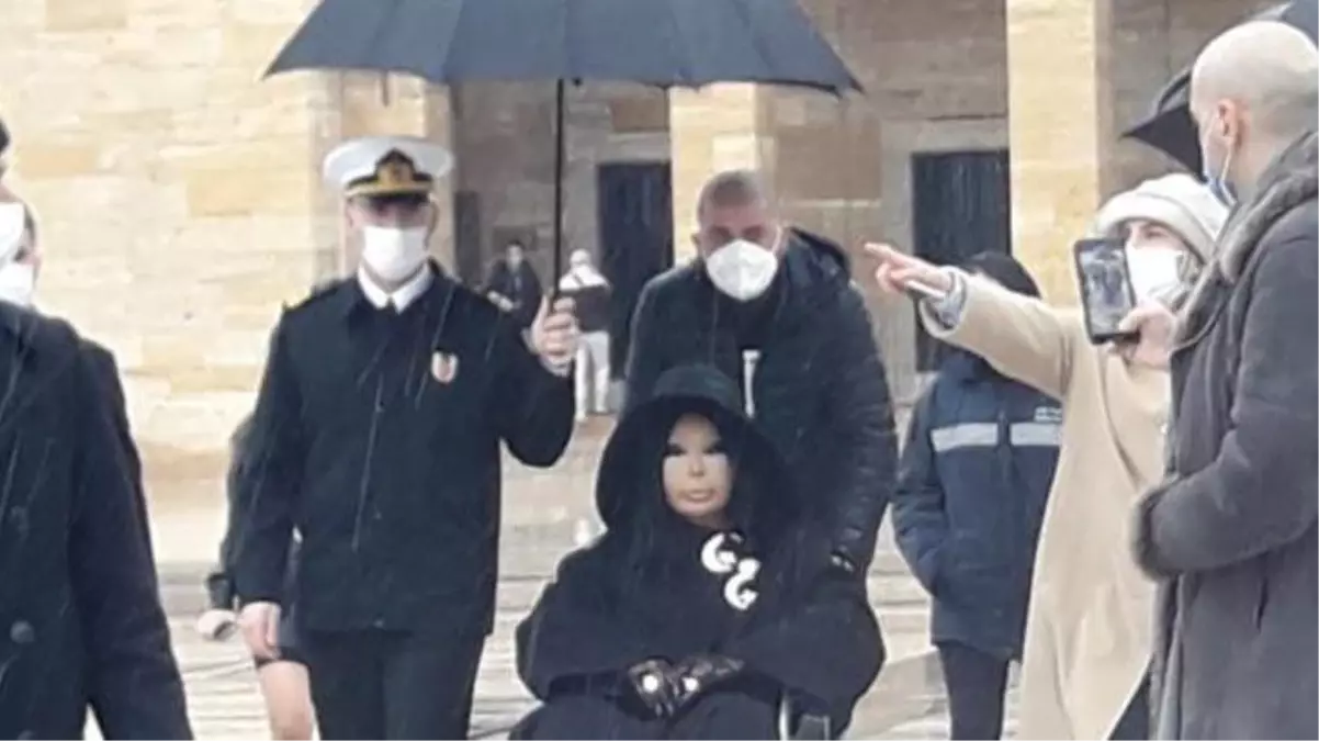 Son Dakika: MSB, Bülent Ersoy\'un Anıtkabir ziyareti sırasındaki görüntülerle ilgili inceleme başlattı