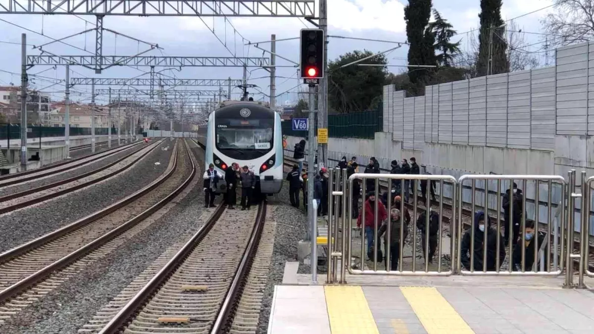 Marmaray'da intihar! Raylara atlayan kadın, trenin altında kalarak can verdi