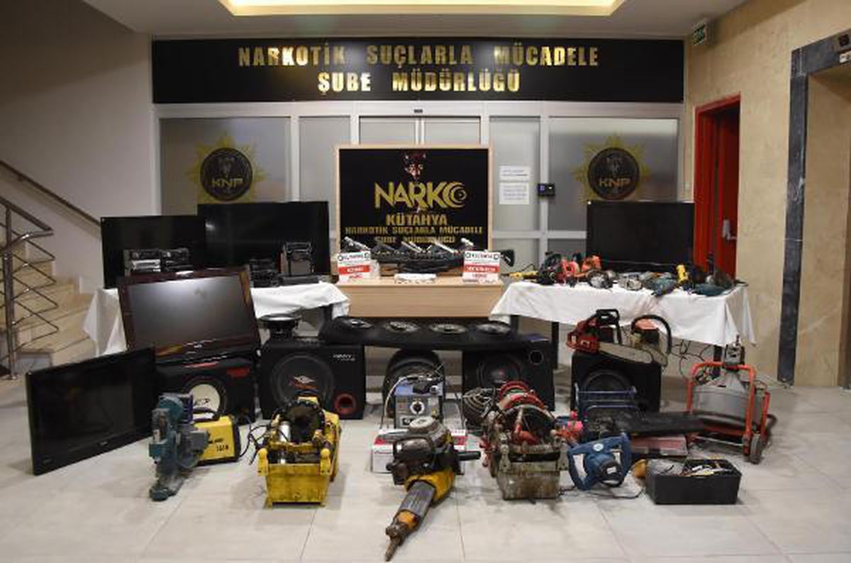 Uyuşturucu baskınında çalıntı malzemeler de ele geçirildi