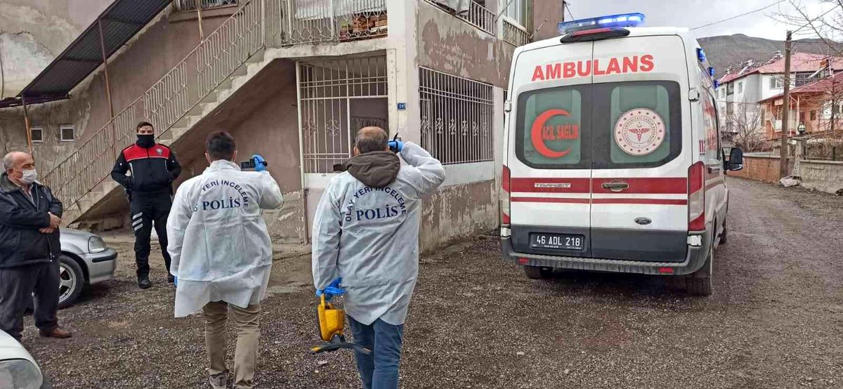 Yalnız yaşadığı evinde ölü bulundu