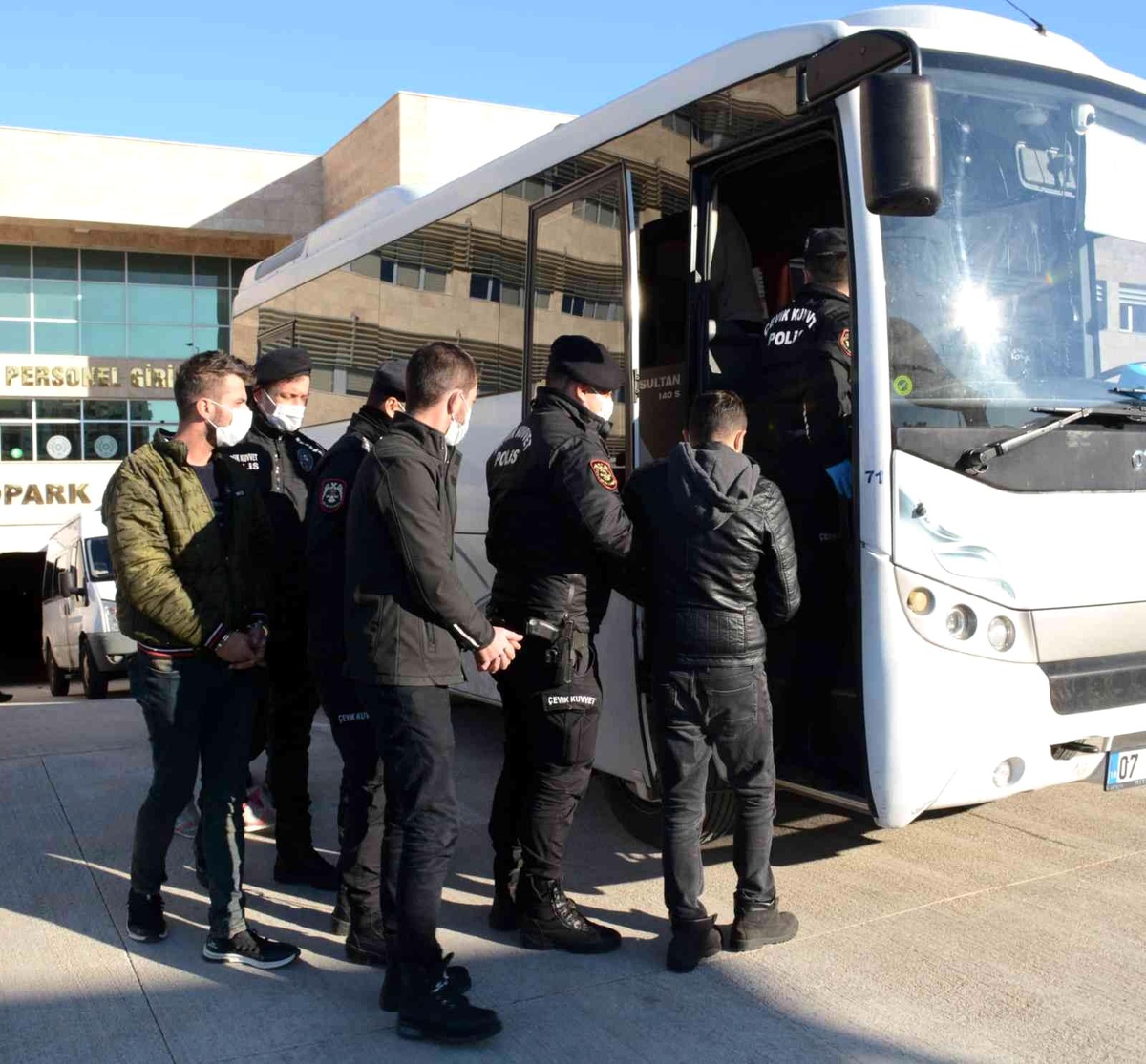 Son Dakika | Antalya\'da 106 polisten eş zamanlı aranan şahıs operasyonu