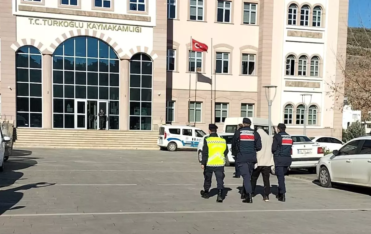 Baz istasyonunu soydu kaçamadan yakalandı